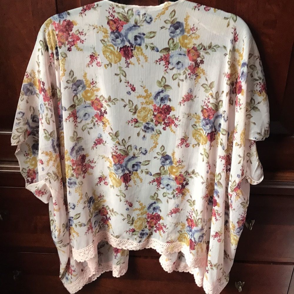 Floral Kimono - Picture 3 of 3
